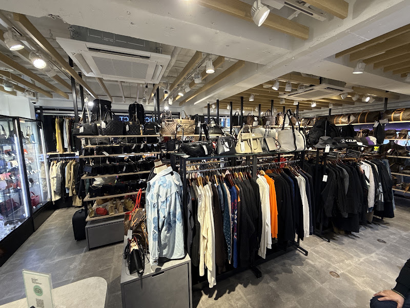 BRAND COLLECT HARAJUKU TAKESHITA STREET - Marron Bldg., 2F 竹下