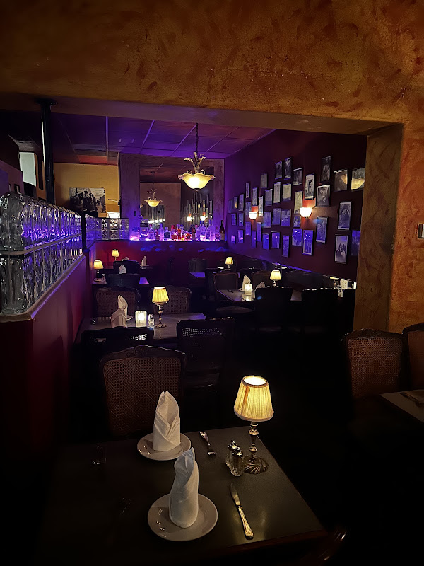 Moxie Restaurant - 1/2 95811, 2028 H St, Sacramento | Corner