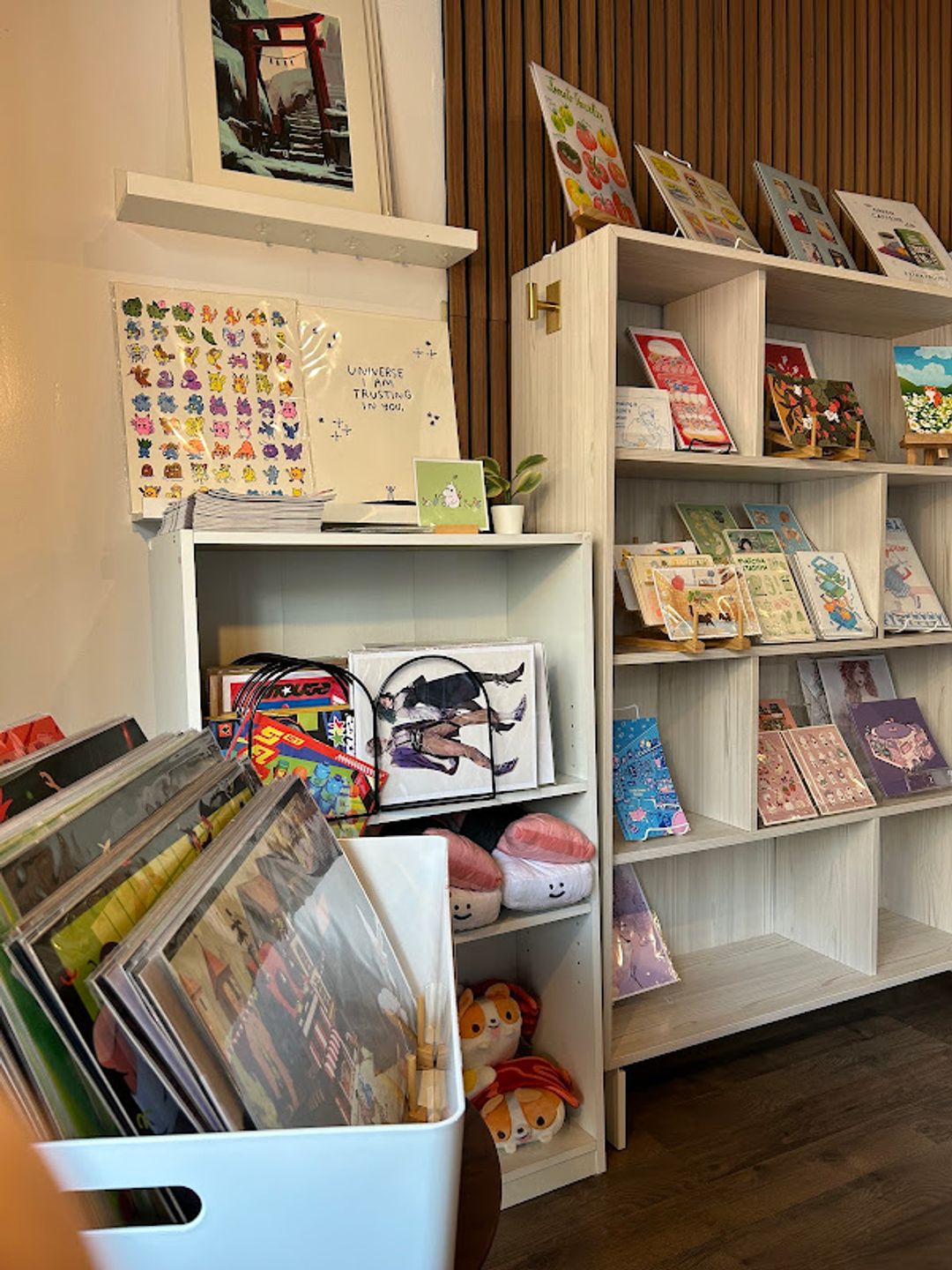 アート・デザイン・音楽 Shopping Experience Store & Showroom Shop Yuju - 226 W Main St, Alhambra | Corner