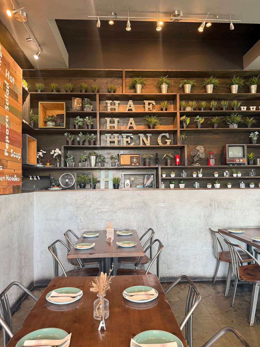 Hae Ha Heng - 301 South Western Avenue #209, Los Angeles | Corner