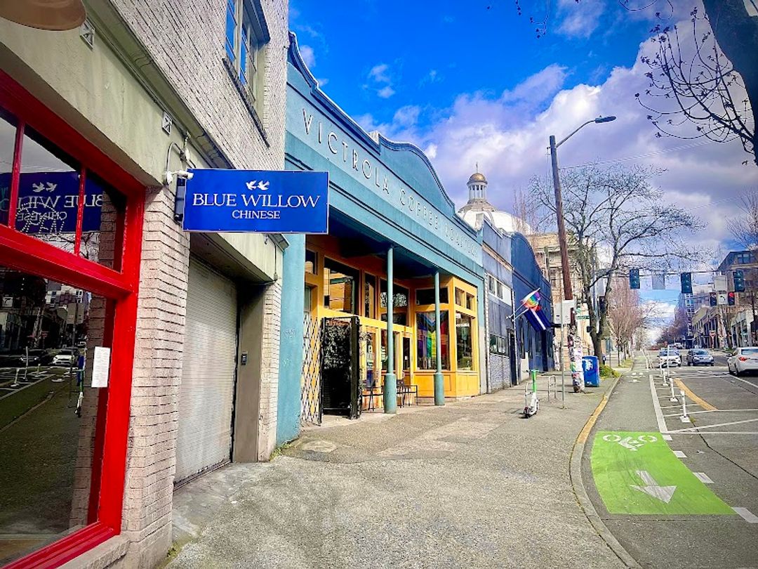 Blue Willow Seattle - 300 E Pike St #1200, Seattle | Corner