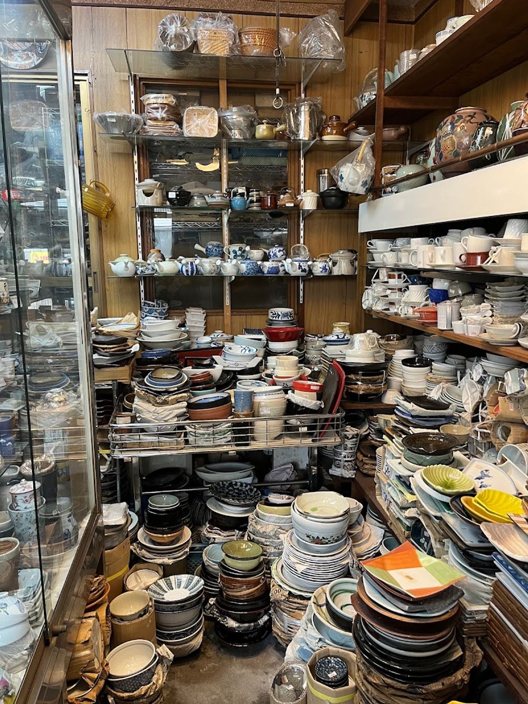 Japanese Pottery Shop - 楽生苑, 1-chōme-16−26 Ōkubo, Shinjuku
