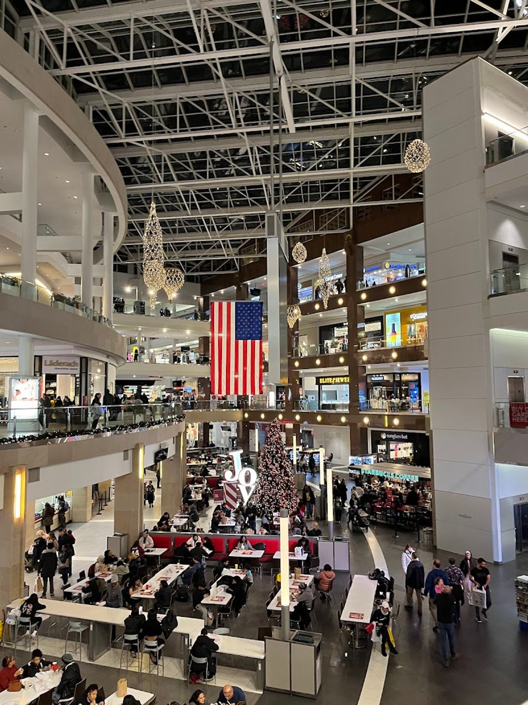 Pentagon Mall - 1100 S Hayes St, Arlington | Corner