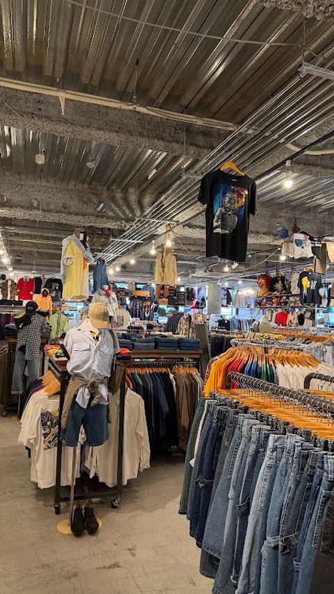 古着屋 wa store 京都 - 337 Iseyachō, Nakagyo Ward, Kyoto | Corner