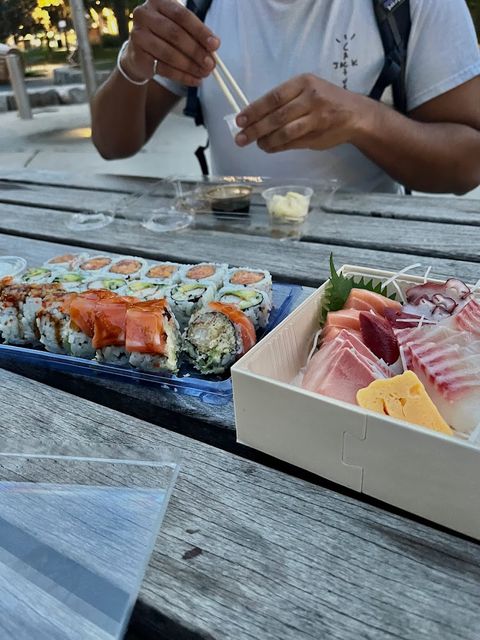 Sushi Gen (Eglinton & Yonge） - 2584 Yonge St, Toronto | Corner