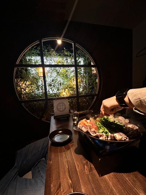 Dining One - 1 KR 서울특별시 마포구 매봉산로 80 PARK M 지1층 10호