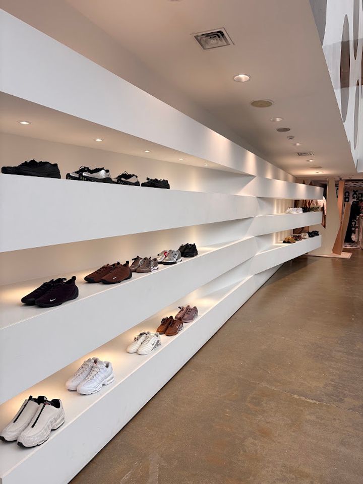 Comme des Garcons Seoul - 261 Itaewon-ro, Yongsan District | Corner