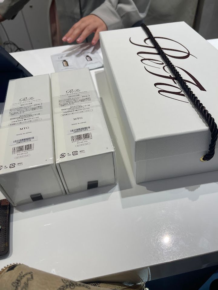 リラクゼーショングッズ refa ReFa SHOP GINZA SIX - Chuo City, Ginza, 6-chōme−10−1 GINZA SIX