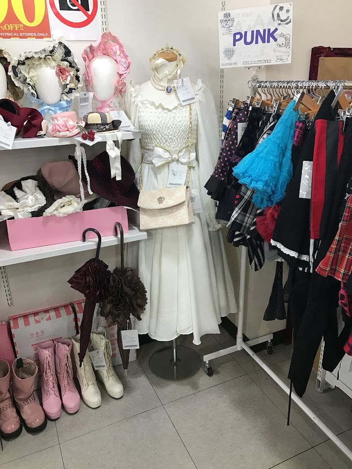 クローゼット　① クローゼットチャイルド池袋1号店. Closet Child - 七福久 ビル 3 階