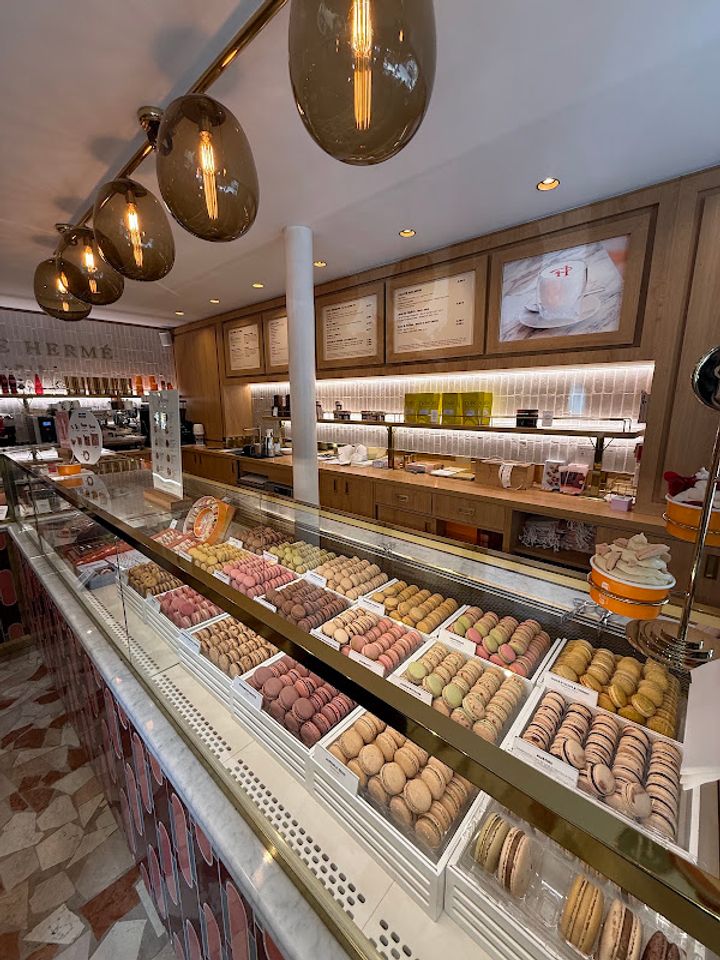 Café Pierre Hermé - 126 Boulevard Saint-Germain, Paris | Corner