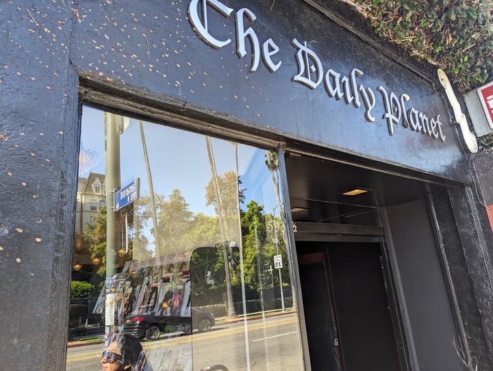 Daily Planet Book Store - 5931 Franklin Avenue, Los Angeles | Corner