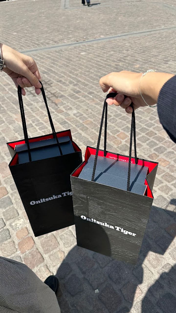 Onitsuka Tiger Paris - 22 Rue des Halles, Paris | Corner