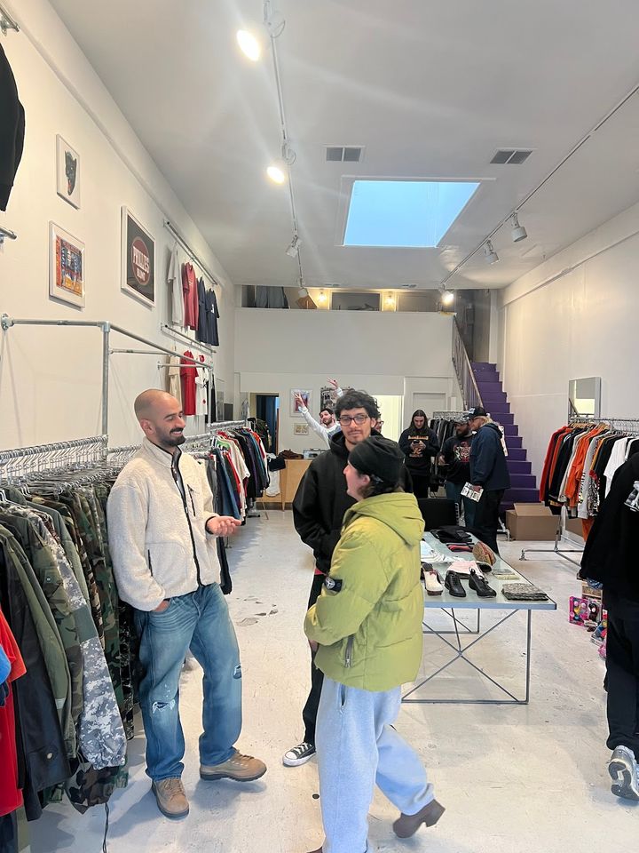 194 Los Angeles - 4355 Melrose Ave, Los Angeles | Corner