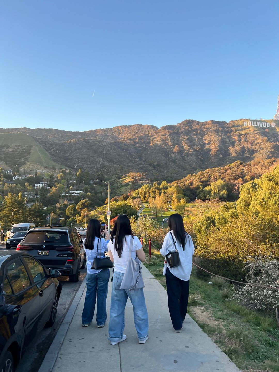大学が見える公園 Lake Hollywood Park - 3160 Canyon Lake Dr, Los Angeles | Corner