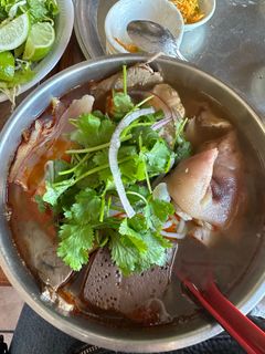 QUÁN ĂN A VỸ CHUYÊN PHỤC VỤ CƠM GÀ THƠM NGON HẤP DẪN