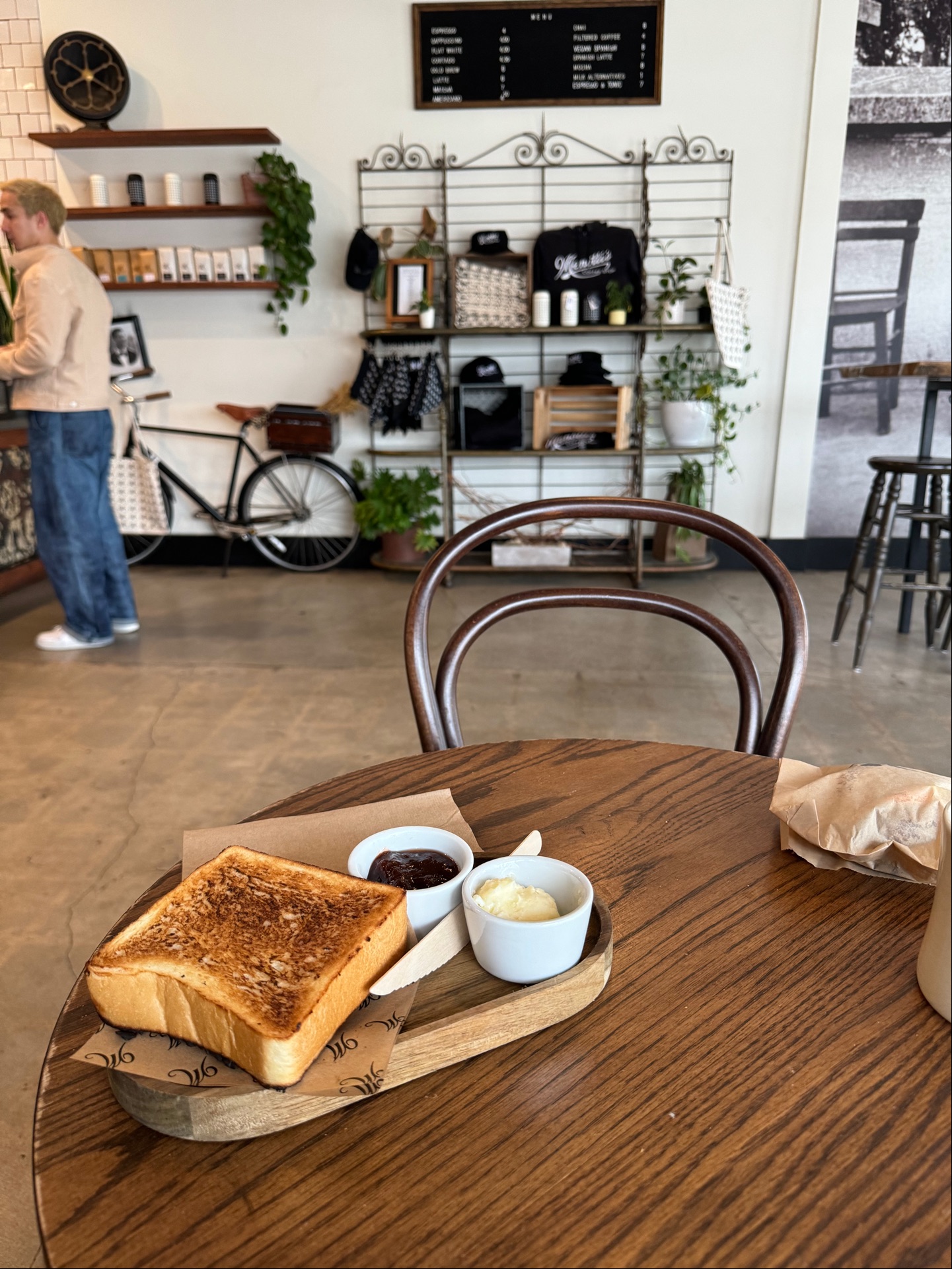 Menotti's Coffee Stop - 12430 Washington Blvd, Los Angeles | Corner