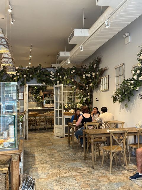 maman - 3 W 18th St, New York | Corner
