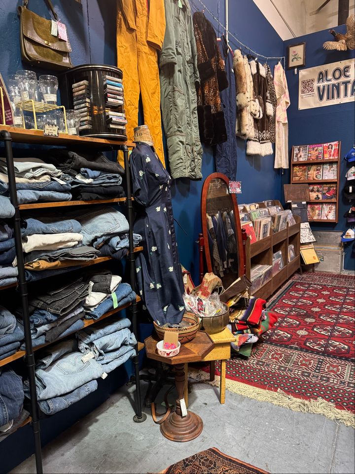 Kurtz Street Antique Mall - Consignment Classics - 3602 Kurtz St