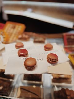 Pierre Hermé Paris - 18 Rue Sainte-Croix de la Bretonnerie, Paris