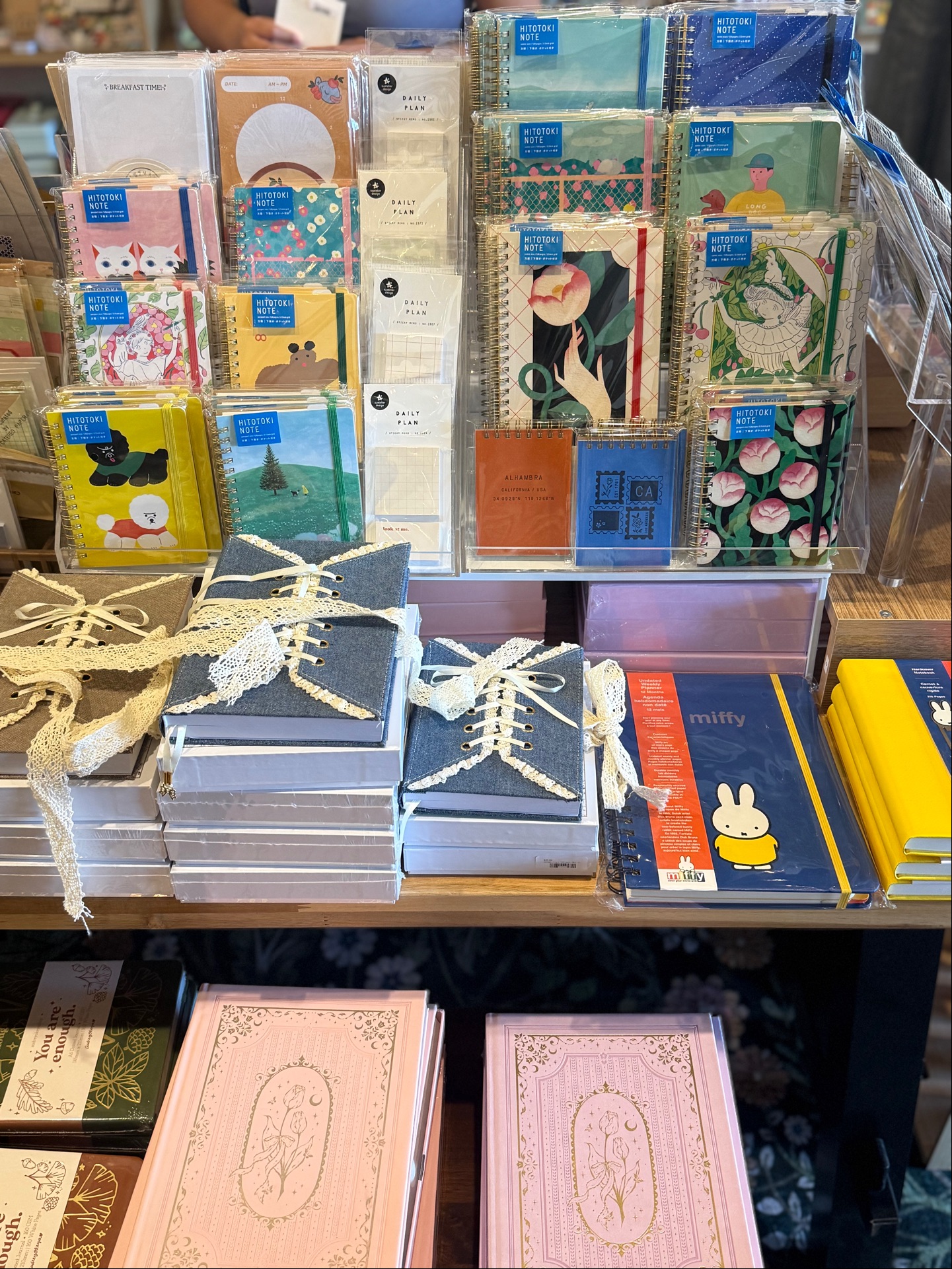アート・デザイン・音楽 Shopping Experience Store & Showroom Shop Yuju - 226 W Main St, Alhambra | Corner