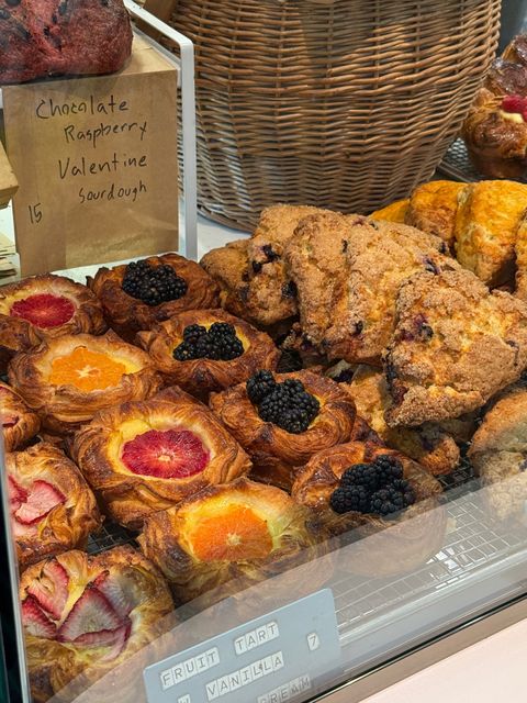 その他  BAKERY Clark Street Bakery - 331 Glendale Blvd, Los Angeles | Corner