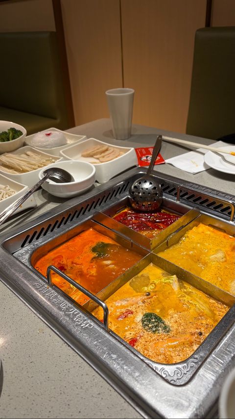 リオ　ハイディラオ Haidilao Hot Pot Toronto Downtown - 237 Yonge St, Toronto | Corner