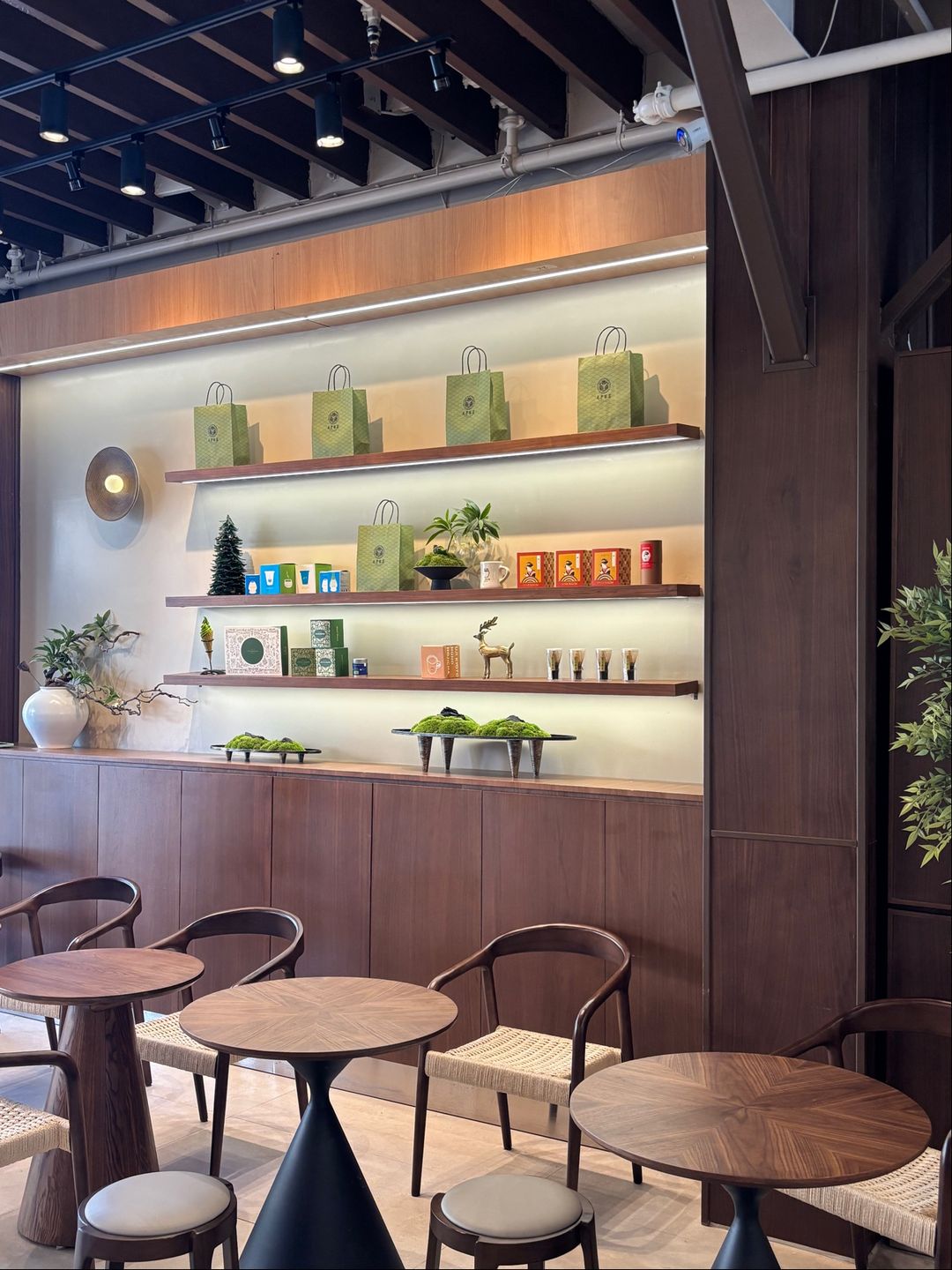 まちゃちゃ Maruwu Seicha - 9426 Washington Blvd, Culver City | Corner