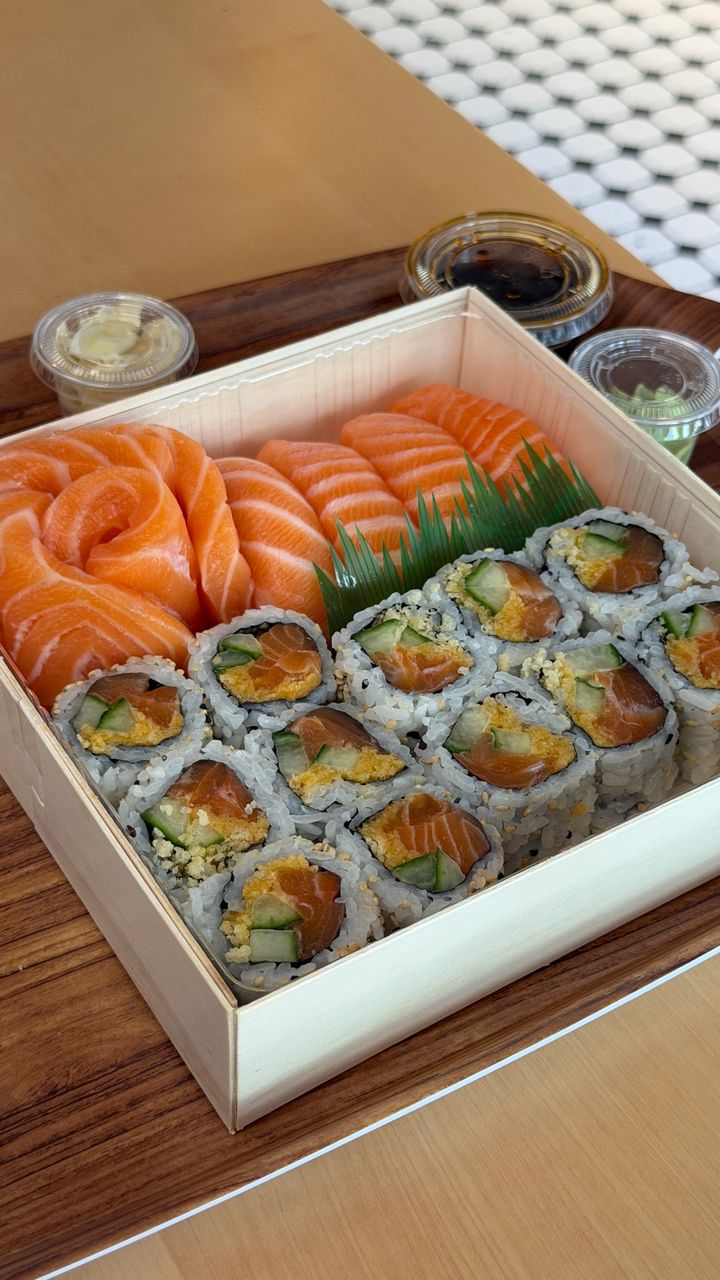 sushi 専用 Shiroshi Japanese Sushi - 1128 Queen St W, Toronto | Corner