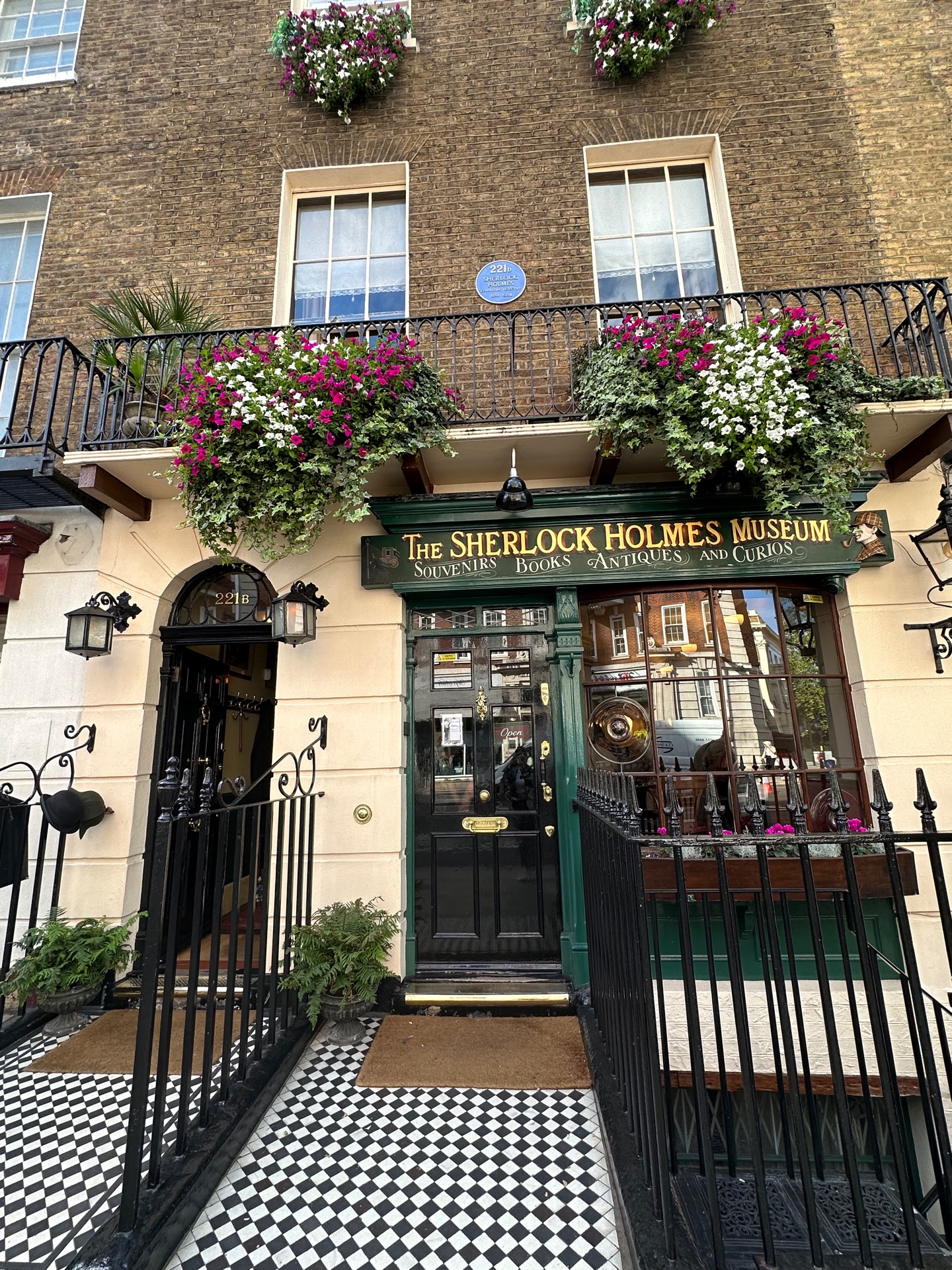 The Sherlock Holmes Museum - 221b Baker St, London | Corner