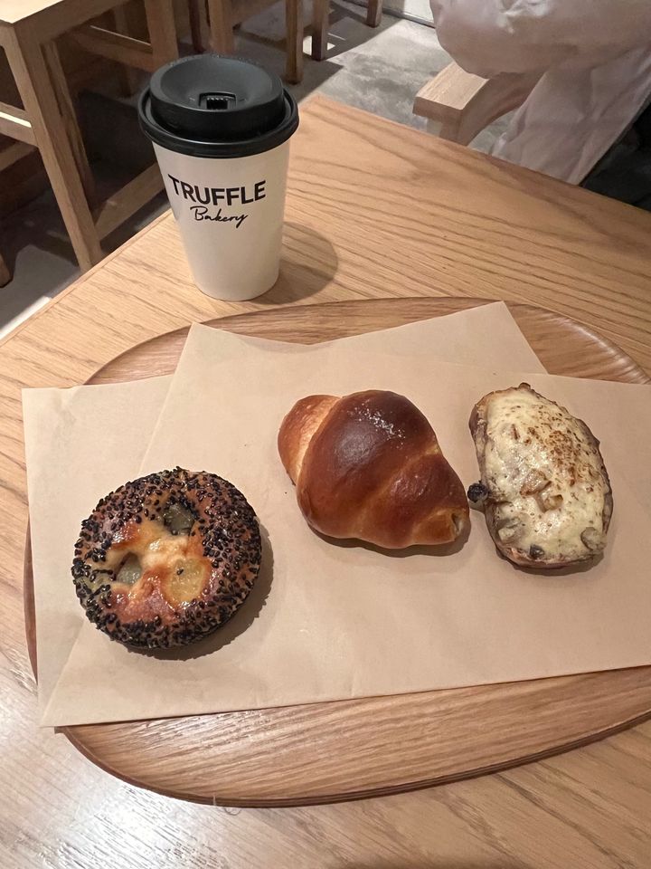 Truffle Bakery ルミネ新宿店 - Shinjuku City, Nishishinjuku, 1