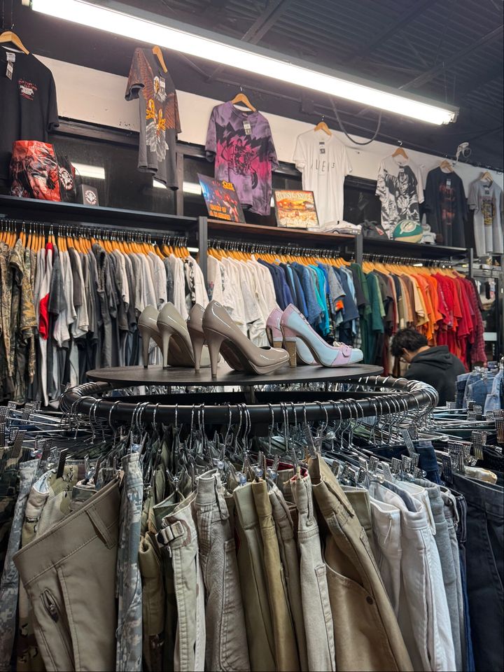 Szyn Thrift & Vintage - 10494 SW 72nd St, Miami | Corner