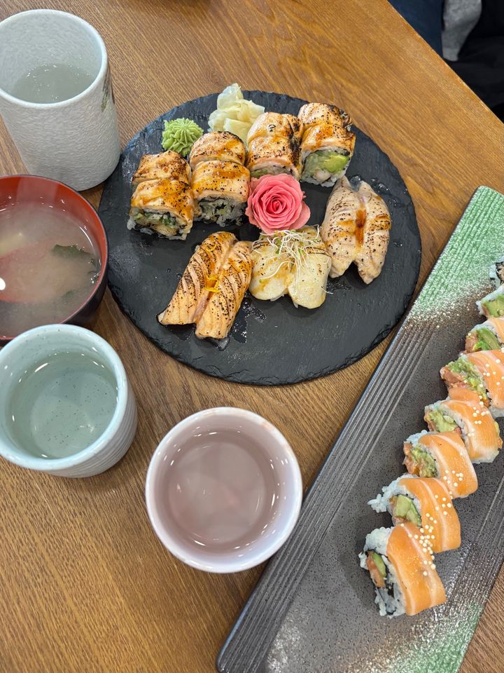 R sushi - 5515 Yonge Street, North York | Corner