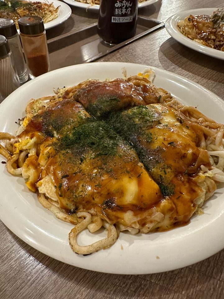 Okonomiyaki Mitchan Sohonten Hatchobori Main Store - Hiroshima